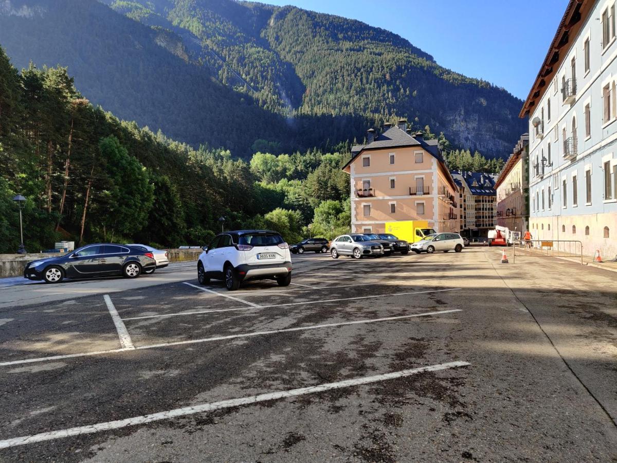 "Leo Pixel" Avairent Canfranc Estacion Apartment Bagian luar foto