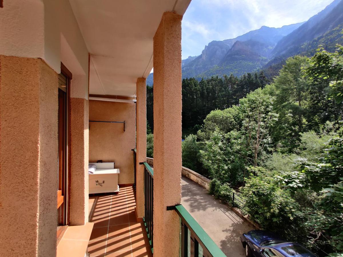 "Leo Pixel" Avairent Canfranc Estacion Apartment Bagian luar foto