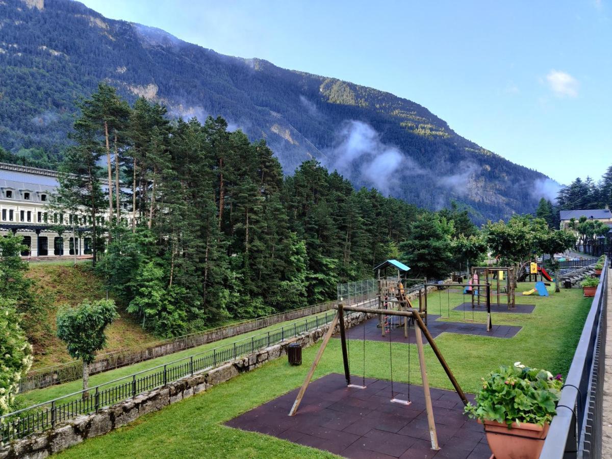 "Leo Pixel" Avairent Canfranc Estacion Apartment Bagian luar foto